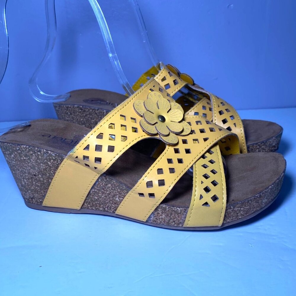 Yellow Cut-Out Floral Cork Wedge Sandals 5.5 Faux Leather Upper Casual Country - Picture 4 of 7
